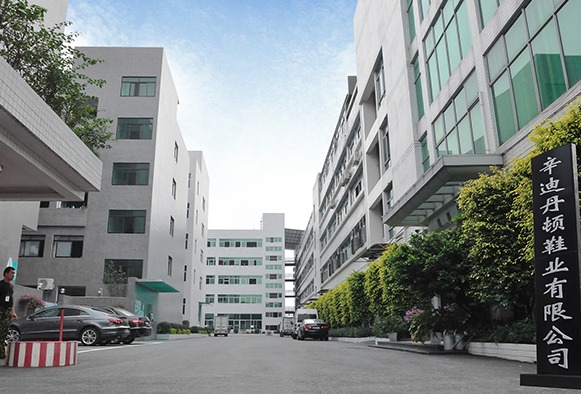 走進辛迪丹頓 ：專業(yè)生(shēng)産高(gāo)端商務休閑男(nán)女(nǚ)鞋，從(cóng)原料到(dào)技(jì)術(shù)工(gōng)藝全鏈自(zì)主領先