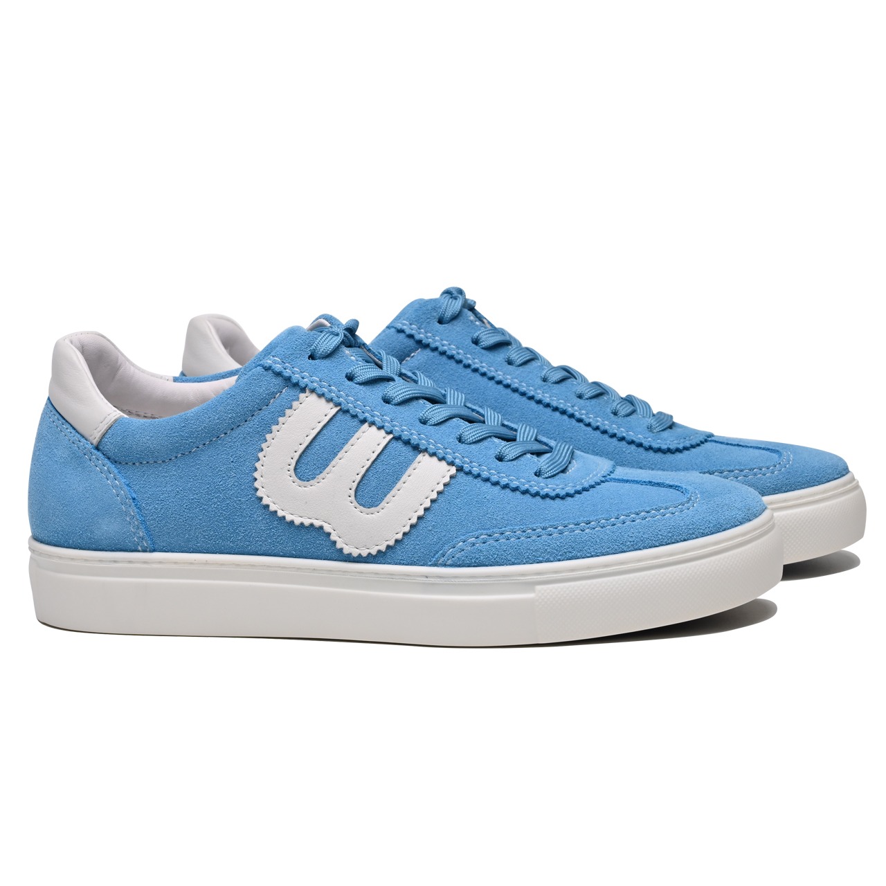 軟牛皮小(xiǎo)白(bái)鞋系帶女(nǚ)休閑闆鞋W39029